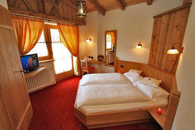 Hotel Garni San Nicolo Pozza di Fassa Exterior foto