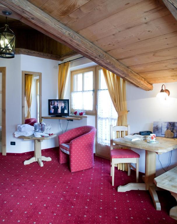 Hotel Garni San Nicolo Pozza di Fassa Exterior foto